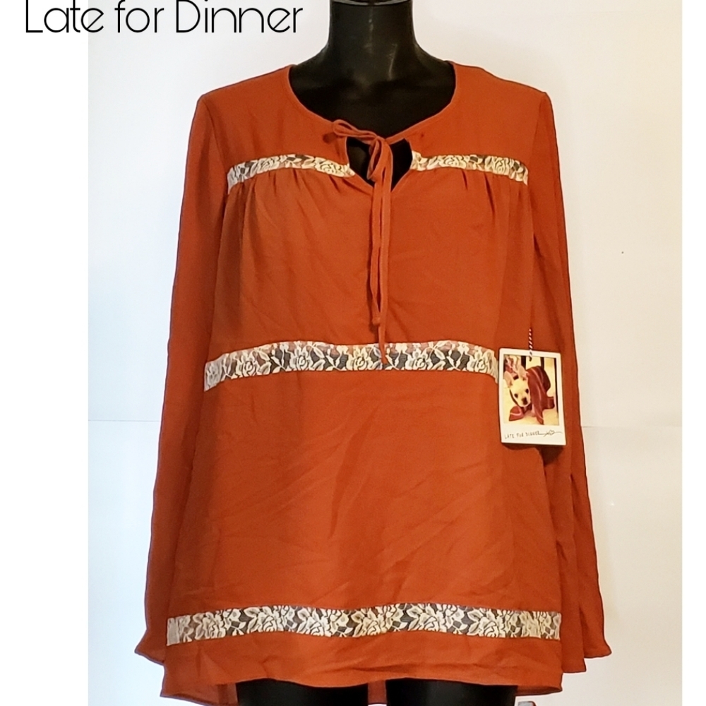 Late for Dinner lace trim top. Sz Med